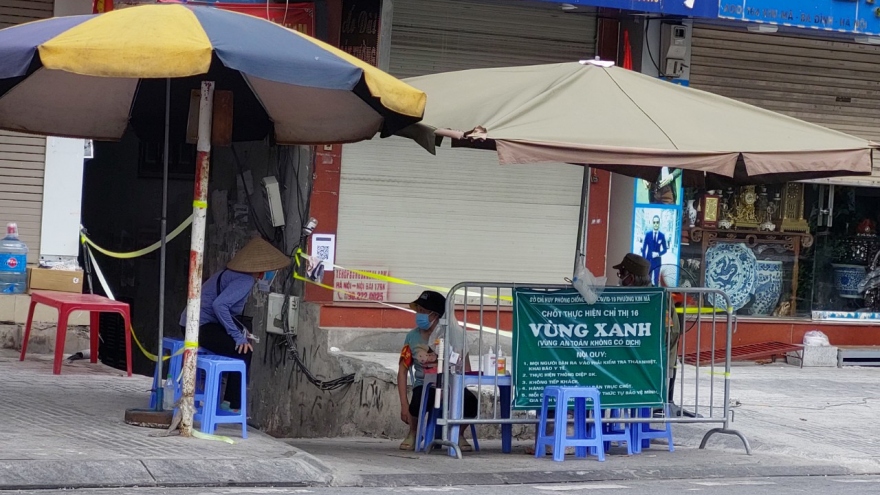 Nhiều chốt ở Hà Nội “thả lỏng”, không kiểm soát người qua lại